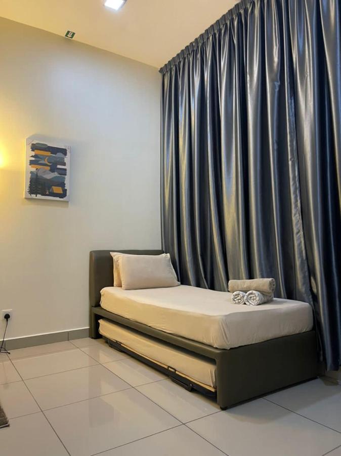 Ioi Conezion Iman'S Home With Pool View Unit Putrajaya Luaran gambar