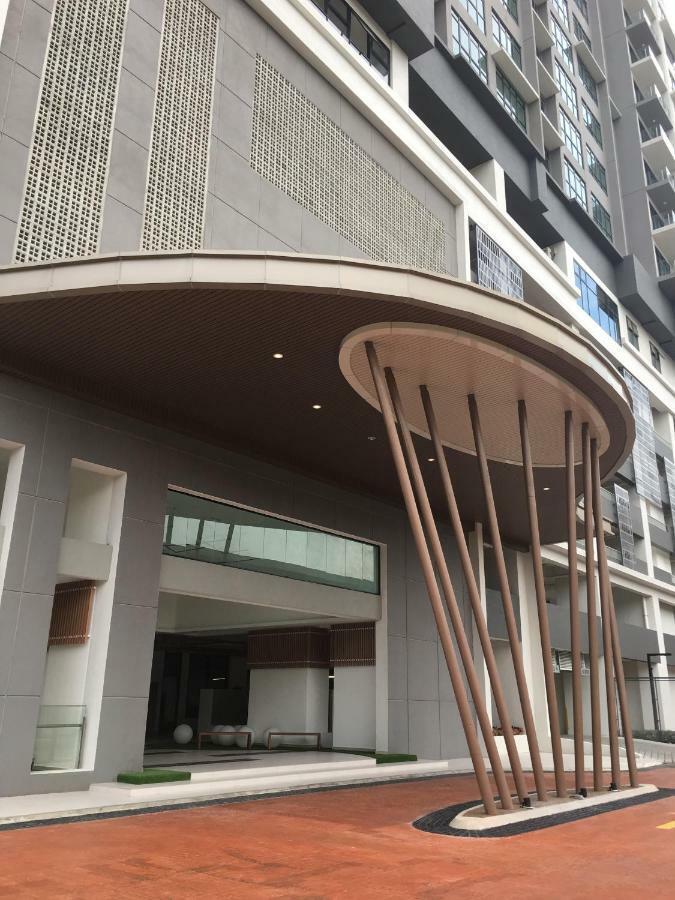 Ioi Conezion Iman'S Home With Pool View Unit Putrajaya Luaran gambar