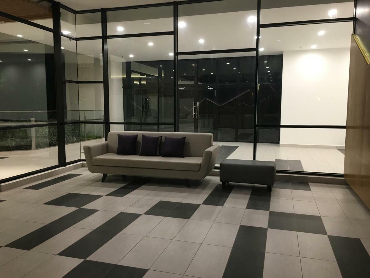 Ioi Conezion Iman'S Home With Pool View Unit Putrajaya Luaran gambar