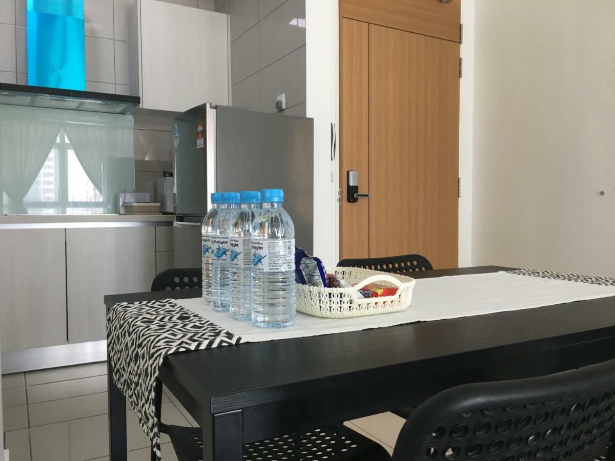 Ioi Conezion Iman'S Home With Pool View Unit Putrajaya Luaran gambar