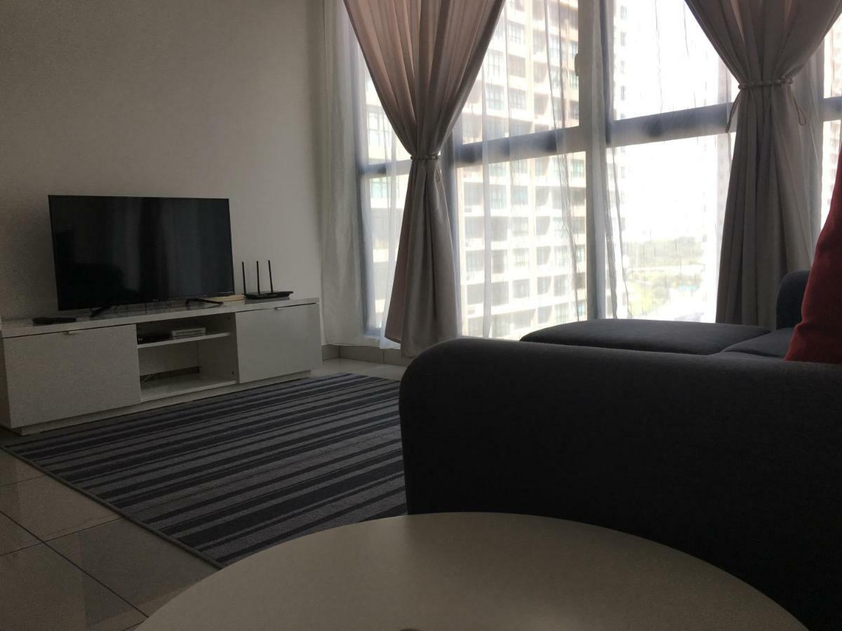 Ioi Conezion Iman'S Home With Pool View Unit Putrajaya Luaran gambar