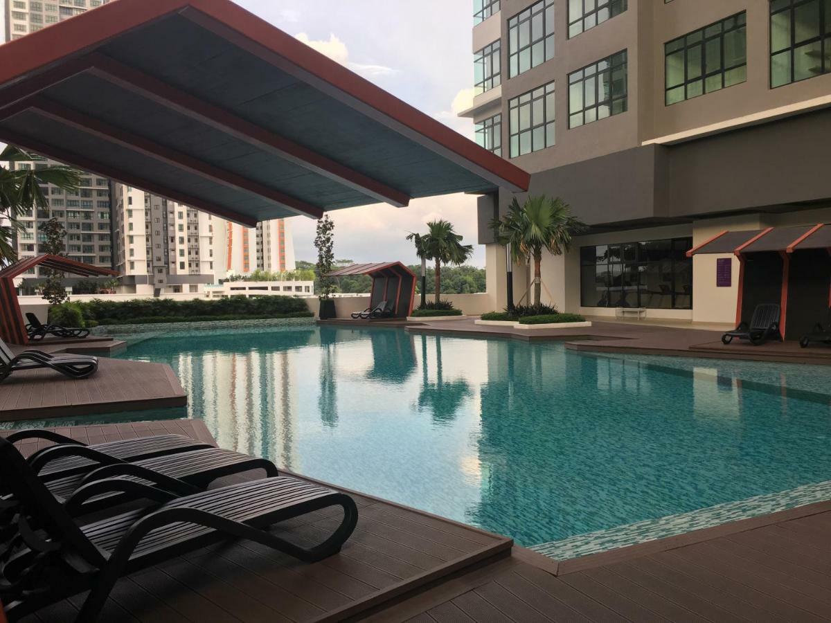 Ioi Conezion Iman'S Home With Pool View Unit Putrajaya Luaran gambar
