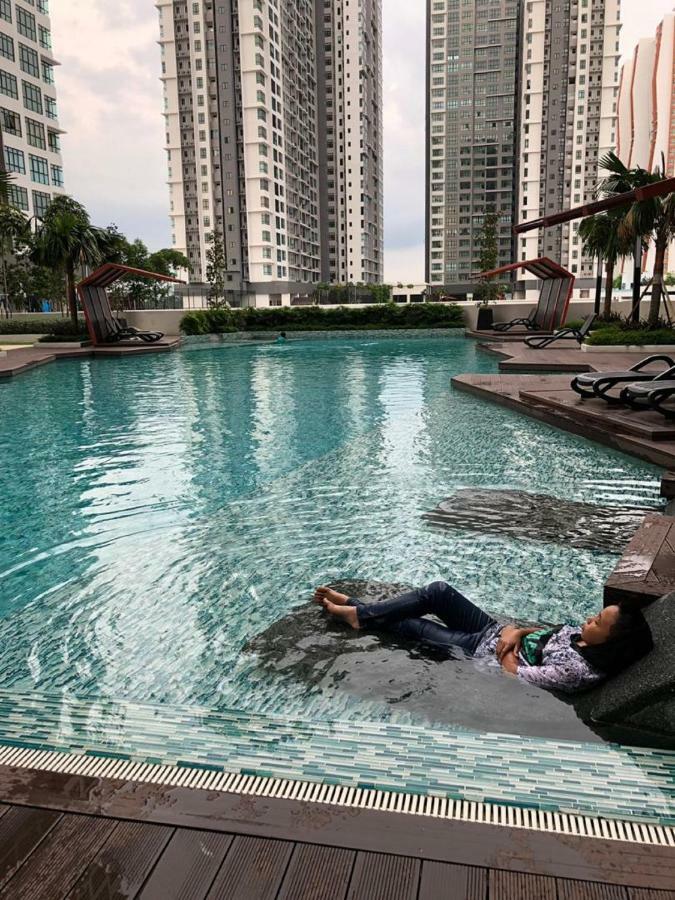 Ioi Conezion Iman'S Home With Pool View Unit Putrajaya Luaran gambar
