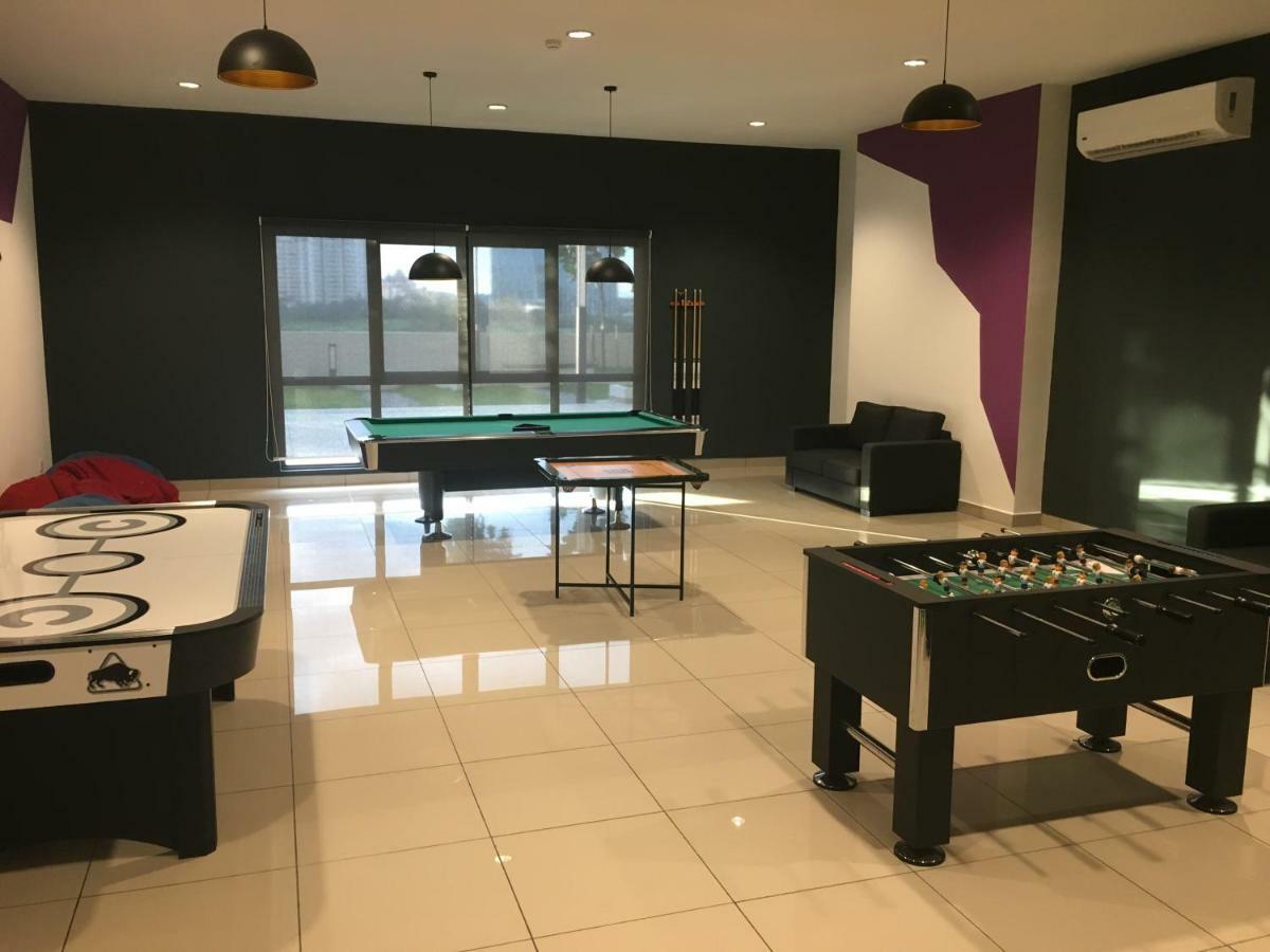 Ioi Conezion Iman'S Home With Pool View Unit Putrajaya Luaran gambar