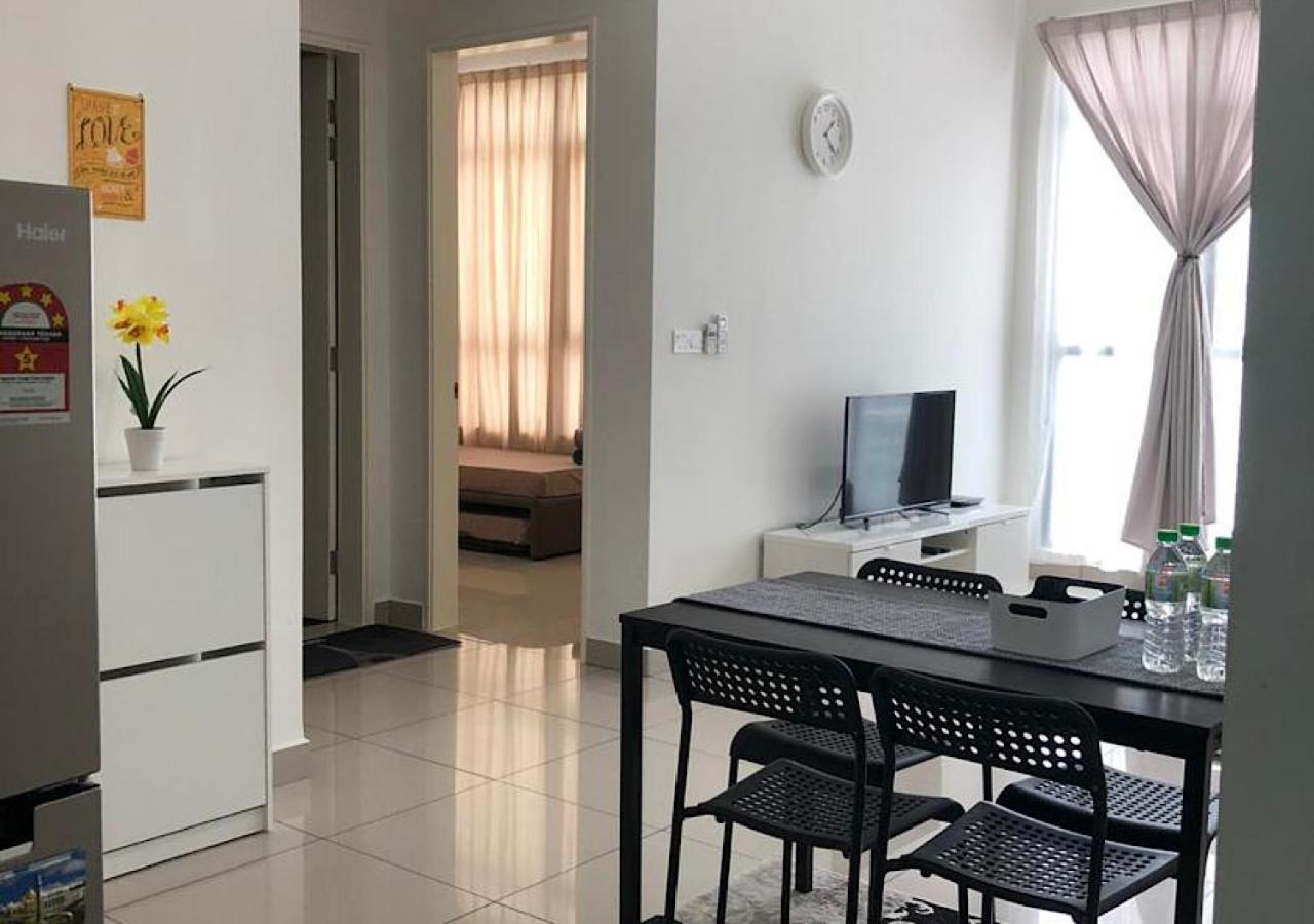 Ioi Conezion Iman'S Home With Pool View Unit Putrajaya Luaran gambar